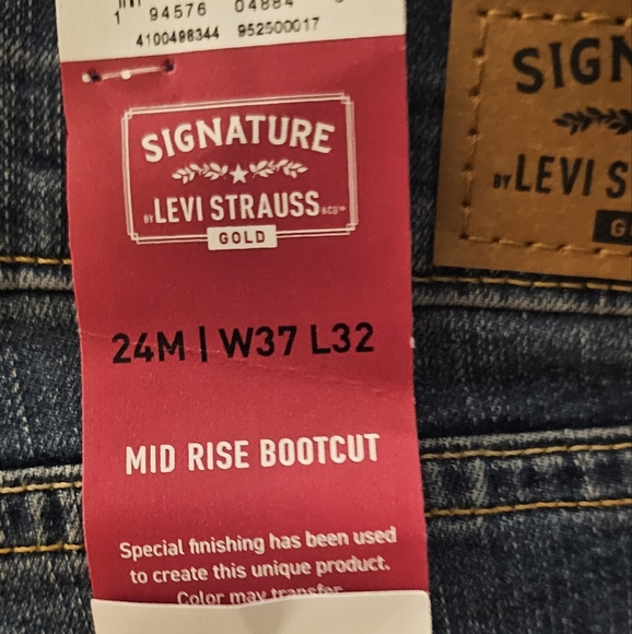 Levi's. Women's Signature Denim. Size 24. Boot Cut. NWT. - Picture 9 of 11